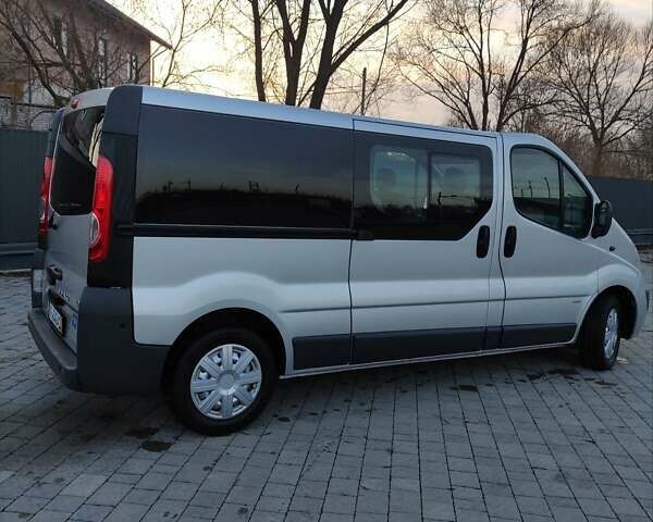 Серый Опель Виваро, объемом двигателя 2 л и пробегом 270 тыс. км за 15200 $, фото 18 на Automoto.ua