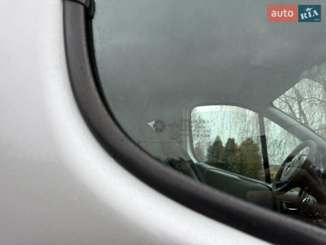 Серый Опель Виваро, объемом двигателя 2 л и пробегом 290 тыс. км за 14650 $, фото 11 на Automoto.ua
