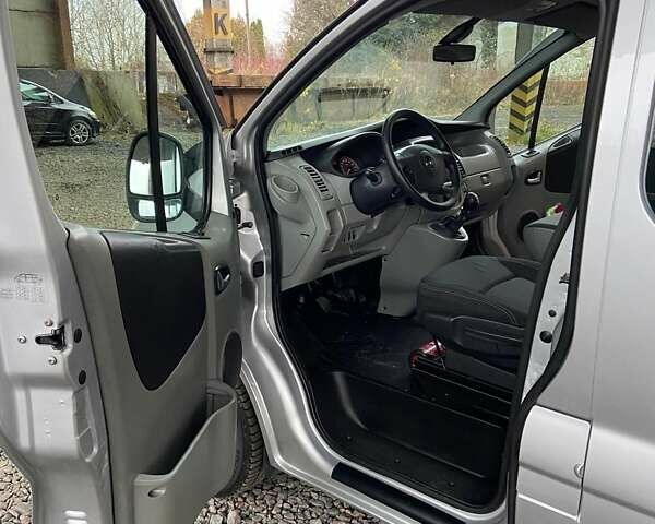 Серый Опель Виваро, объемом двигателя 2.5 л и пробегом 265 тыс. км за 13850 $, фото 17 на Automoto.ua