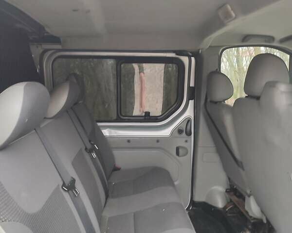 Серый Опель Виваро, объемом двигателя 2 л и пробегом 240 тыс. км за 13600 $, фото 15 на Automoto.ua