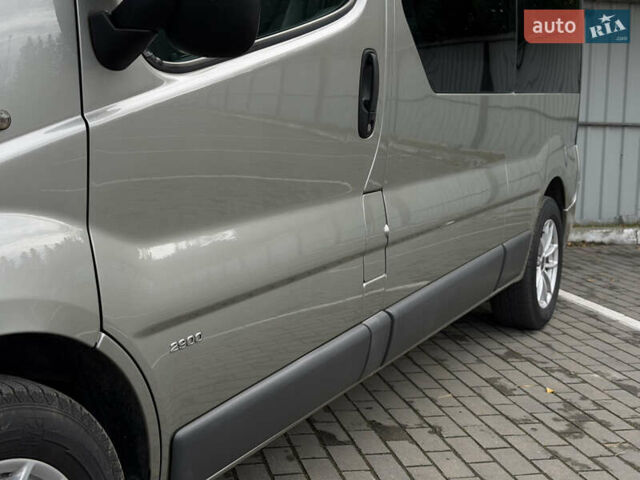 Сірий Опель Віваро, об'ємом двигуна 2 л та пробігом 282 тис. км за 13850 $, фото 8 на Automoto.ua