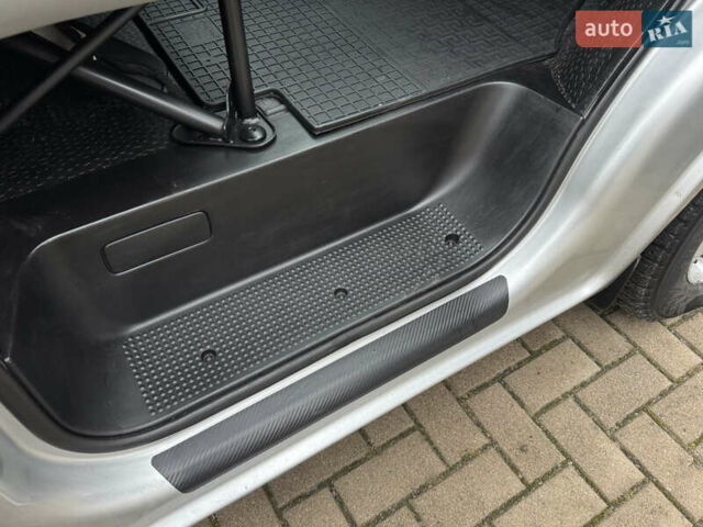 Серый Опель Виваро, объемом двигателя 2 л и пробегом 250 тыс. км за 14950 $, фото 43 на Automoto.ua