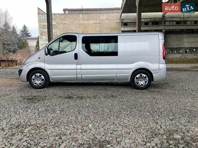Серый Опель Виваро, объемом двигателя 2.5 л и пробегом 265 тыс. км за 13850 $, фото 3 на Automoto.ua