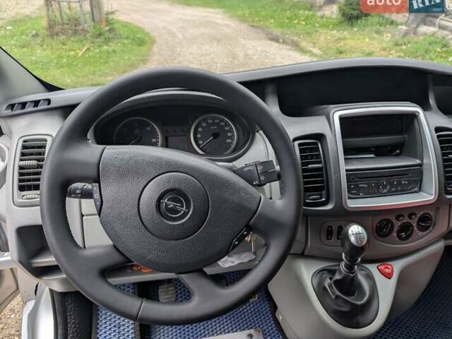 Сірий Опель Віваро, об'ємом двигуна 2 л та пробігом 247 тис. км за 15200 $, фото 26 на Automoto.ua