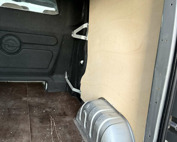 Серый Опель Виваро, объемом двигателя 2 л и пробегом 352 тыс. км за 14950 $, фото 27 на Automoto.ua