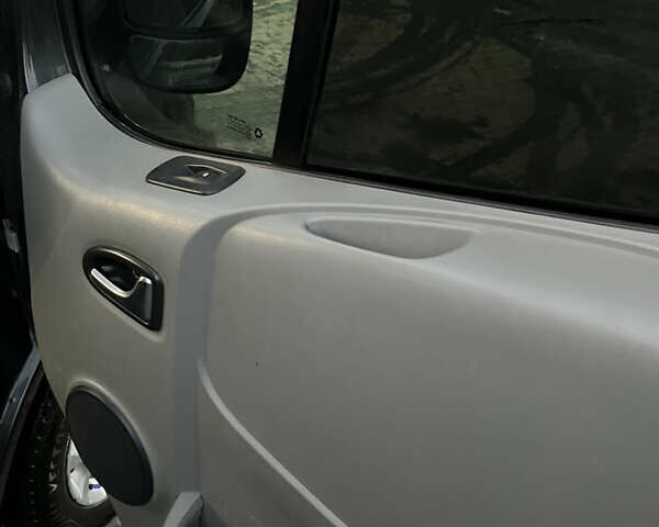 Серый Опель Виваро, объемом двигателя 2 л и пробегом 211 тыс. км за 14750 $, фото 24 на Automoto.ua