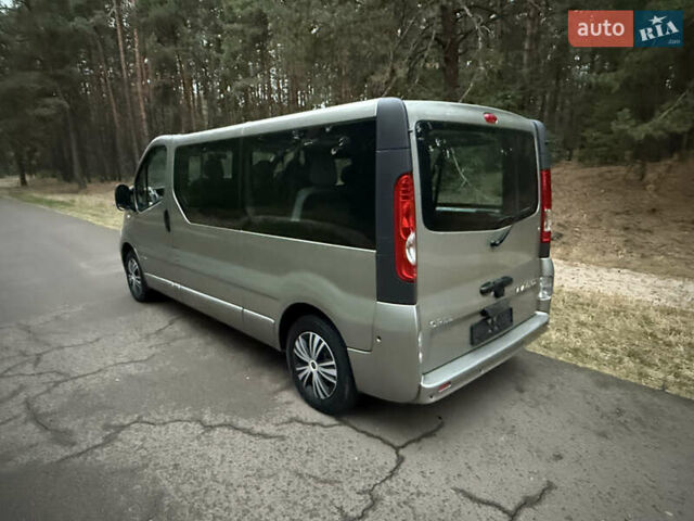 Серый Опель Виваро, объемом двигателя 2 л и пробегом 260 тыс. км за 15800 $, фото 49 на Automoto.ua