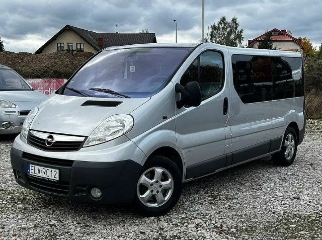 Серый Опель Виваро, объемом двигателя 2 л и пробегом 224 тыс. км за 8700 $, фото 2 на Automoto.ua