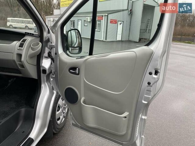 Серый Опель Виваро, объемом двигателя 2 л и пробегом 288 тыс. км за 13950 $, фото 24 на Automoto.ua