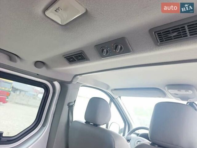Серый Опель Виваро, объемом двигателя 2 л и пробегом 293 тыс. км за 16200 $, фото 3 на Automoto.ua