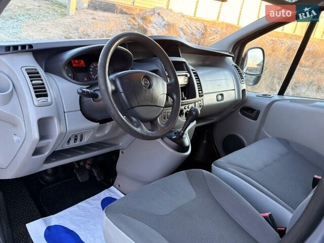 Сірий Опель Віваро, об'ємом двигуна 2 л та пробігом 290 тис. км за 15700 $, фото 12 на Automoto.ua
