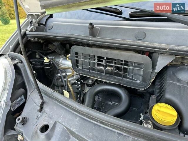 Сірий Опель Віваро, об'ємом двигуна 2 л та пробігом 225 тис. км за 16200 $, фото 29 на Automoto.ua