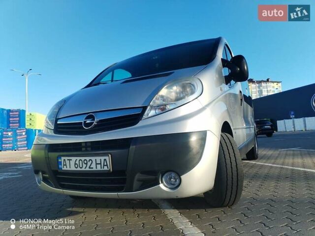 Серый Опель Виваро, объемом двигателя 2 л и пробегом 286 тыс. км за 14999 $, фото 2 на Automoto.ua