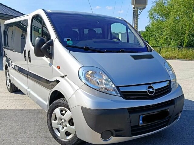 Серый Опель Виваро, объемом двигателя 2 л и пробегом 216 тыс. км за 8700 $, фото 2 на Automoto.ua