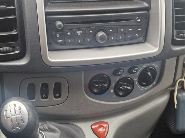 Серый Опель Виваро, объемом двигателя 2 л и пробегом 338 тыс. км за 13200 $, фото 7 на Automoto.ua