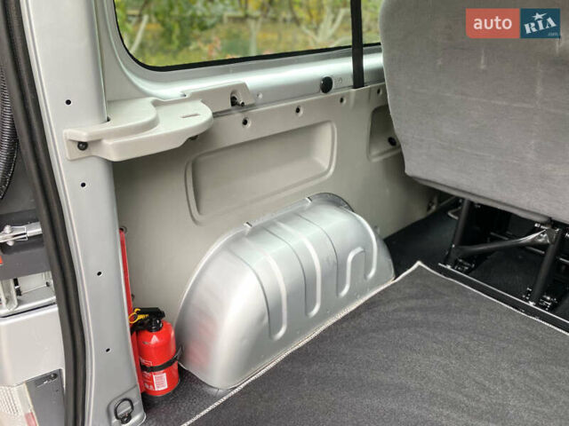 Серый Опель Виваро, объемом двигателя 2 л и пробегом 287 тыс. км за 14700 $, фото 23 на Automoto.ua