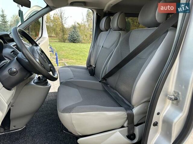 Сірий Опель Віваро, об'ємом двигуна 2 л та пробігом 225 тис. км за 16200 $, фото 21 на Automoto.ua