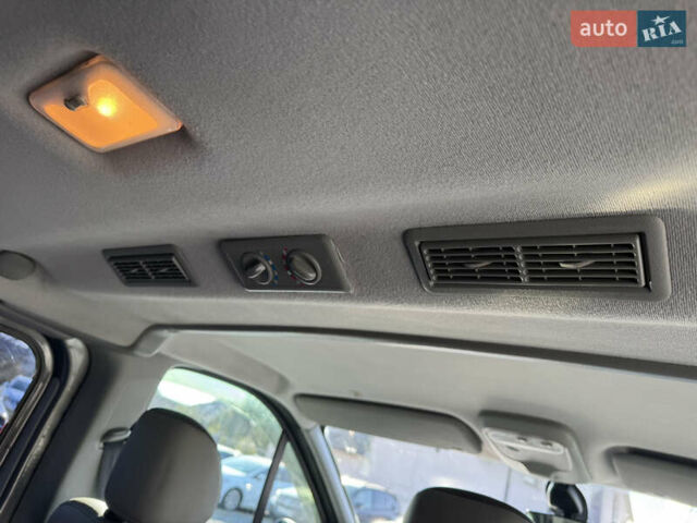 Опель Виваро 2013 в Черновцах на Automoto.ua Серый Опель Виваро, объемом двигателя 2 л и пробегом 299 тыс. км за 14400 $, фото 17 на Automoto.ua