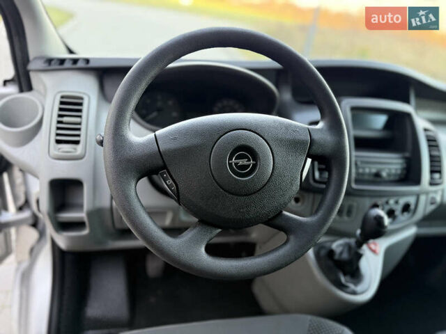 Серый Опель Виваро, объемом двигателя 2 л и пробегом 352 тыс. км за 14950 $, фото 14 на Automoto.ua