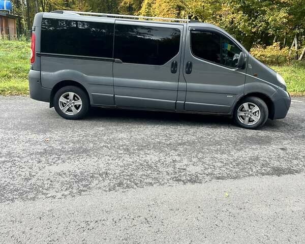 Серый Опель Виваро, объемом двигателя 2 л и пробегом 272 тыс. км за 14700 $, фото 2 на Automoto.ua