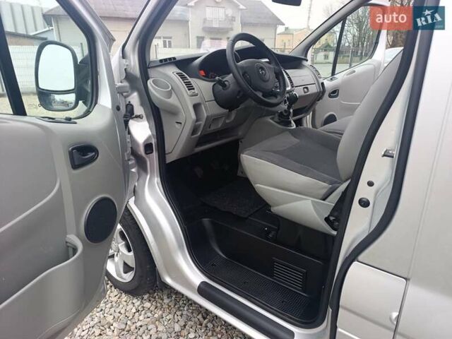 Серый Опель Виваро, объемом двигателя 2 л и пробегом 293 тыс. км за 16200 $, фото 16 на Automoto.ua