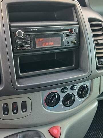 Серый Опель Виваро, объемом двигателя 2 л и пробегом 386 тыс. км за 16600 $, фото 41 на Automoto.ua