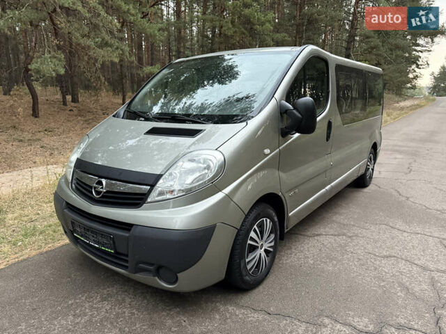 Серый Опель Виваро, объемом двигателя 2 л и пробегом 260 тыс. км за 15800 $, фото 5 на Automoto.ua