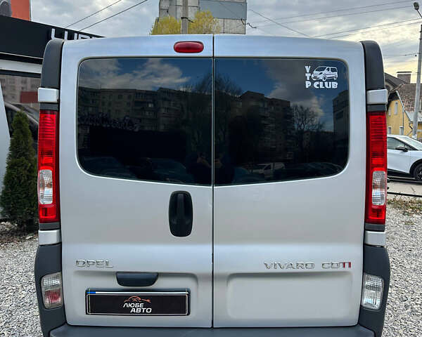 Серый Опель Виваро, объемом двигателя 2 л и пробегом 286 тыс. км за 15200 $, фото 3 на Automoto.ua