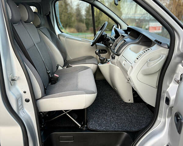 Сірий Опель Віваро, об'ємом двигуна 2 л та пробігом 260 тис. км за 14850 $, фото 17 на Automoto.ua