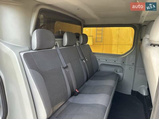 Сірий Опель Віваро, об'ємом двигуна 2 л та пробігом 225 тис. км за 16200 $, фото 26 на Automoto.ua