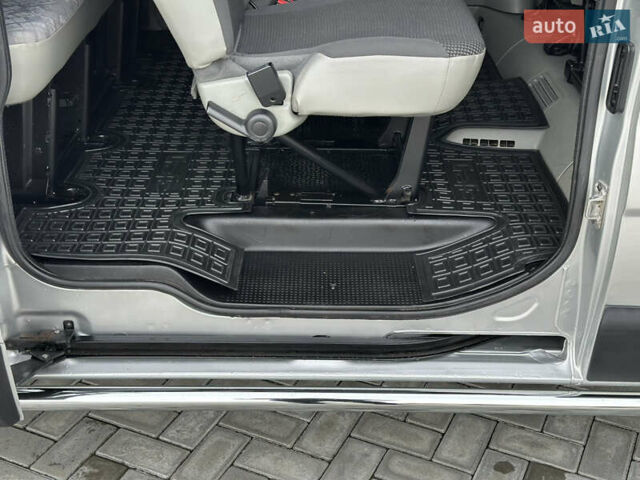 Серый Опель Виваро, объемом двигателя 2 л и пробегом 320 тыс. км за 14500 $, фото 56 на Automoto.ua