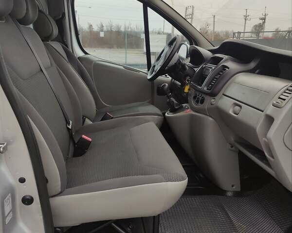 Сірий Опель Віваро, об'ємом двигуна 2 л та пробігом 386 тис. км за 15999 $, фото 38 на Automoto.ua