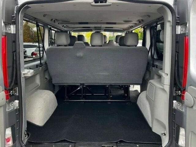 Серый Опель Виваро, объемом двигателя 2 л и пробегом 224 тыс. км за 8700 $, фото 8 на Automoto.ua