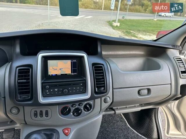 Сірий Опель Віваро, об'ємом двигуна 2 л та пробігом 225 тис. км за 16200 $, фото 23 на Automoto.ua