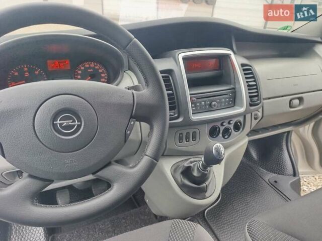 Серый Опель Виваро, объемом двигателя 2 л и пробегом 293 тыс. км за 16200 $, фото 18 на Automoto.ua