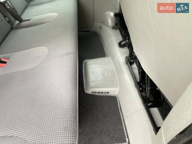 Серый Опель Виваро, объемом двигателя 2 л и пробегом 287 тыс. км за 14700 $, фото 14 на Automoto.ua