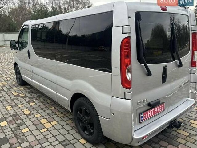 Серый Опель Виваро, объемом двигателя 2 л и пробегом 260 тыс. км за 16300 $, фото 4 на Automoto.ua