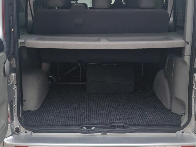 Серый Опель Виваро, объемом двигателя 2 л и пробегом 338 тыс. км за 13200 $, фото 6 на Automoto.ua