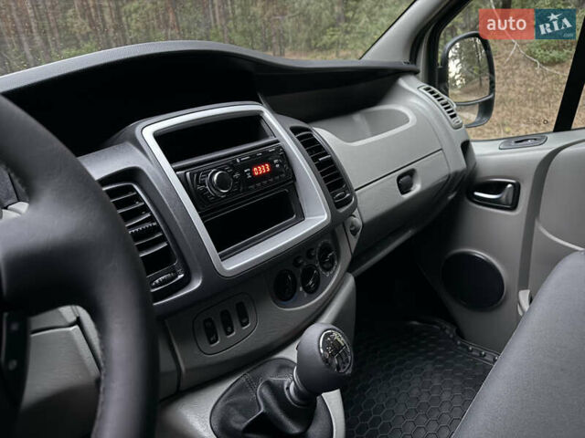 Серый Опель Виваро, объемом двигателя 2 л и пробегом 260 тыс. км за 15800 $, фото 26 на Automoto.ua