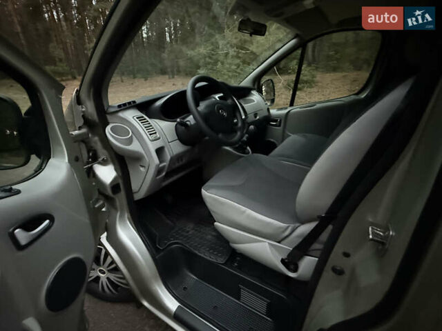 Серый Опель Виваро, объемом двигателя 2 л и пробегом 260 тыс. км за 15800 $, фото 22 на Automoto.ua
