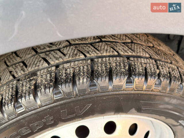 Сірий Опель Віваро, об'ємом двигуна 2 л та пробігом 290 тис. км за 15700 $, фото 7 на Automoto.ua