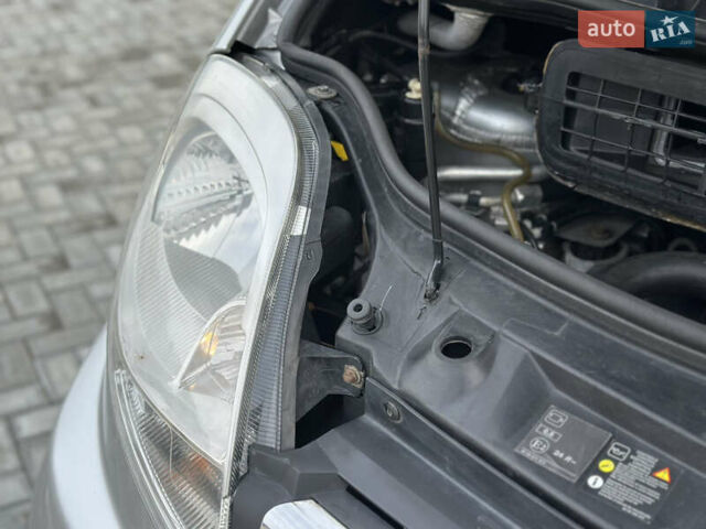 Серый Опель Виваро, объемом двигателя 2 л и пробегом 320 тыс. км за 14500 $, фото 90 на Automoto.ua