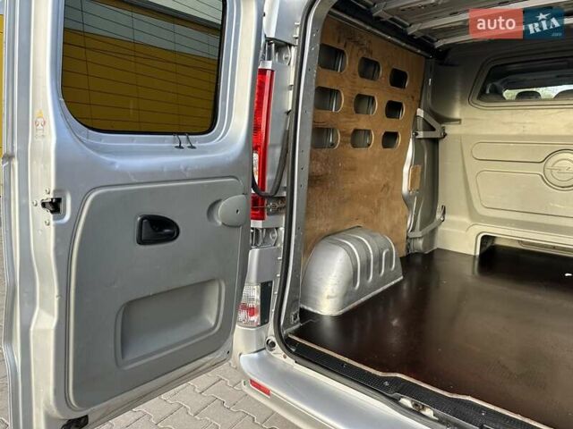 Сірий Опель Віваро, об'ємом двигуна 2 л та пробігом 225 тис. км за 16200 $, фото 18 на Automoto.ua