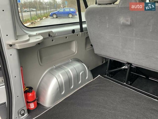 Серый Опель Виваро, объемом двигателя 2 л и пробегом 288 тыс. км за 13950 $, фото 18 на Automoto.ua