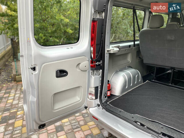 Серый Опель Виваро, объемом двигателя 2 л и пробегом 287 тыс. км за 14700 $, фото 22 на Automoto.ua