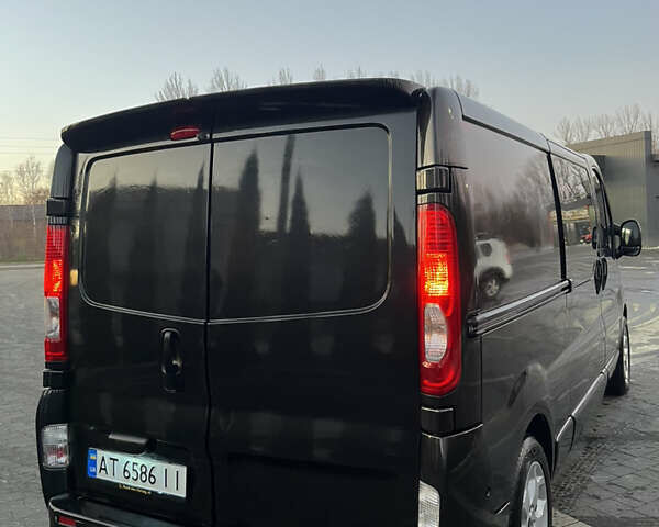 Серый Опель Виваро, объемом двигателя 2 л и пробегом 211 тыс. км за 14750 $, фото 4 на Automoto.ua