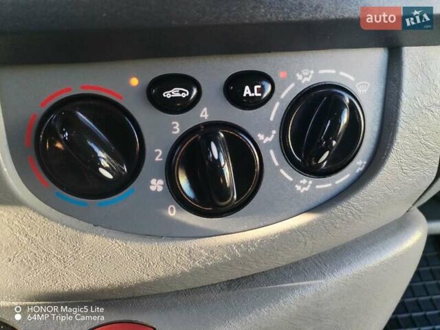 Серый Опель Виваро, объемом двигателя 2 л и пробегом 286 тыс. км за 14999 $, фото 24 на Automoto.ua