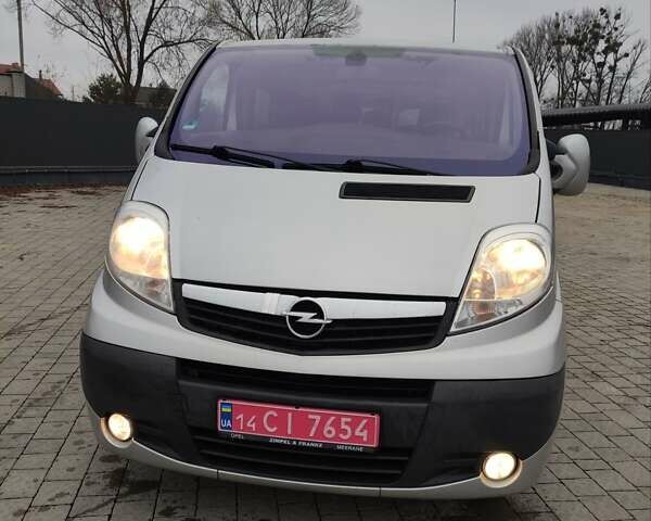 Сірий Опель Віваро, об'ємом двигуна 2 л та пробігом 386 тис. км за 15999 $, фото 1 на Automoto.ua