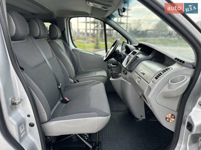 Серый Опель Виваро, объемом двигателя 2 л и пробегом 320 тыс. км за 14500 $, фото 52 на Automoto.ua