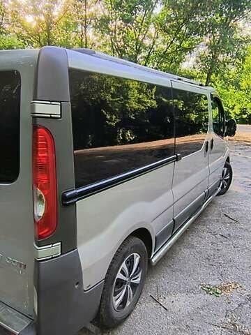 Серый Опель Виваро, объемом двигателя 2 л и пробегом 268 тыс. км за 15400 $, фото 4 на Automoto.ua